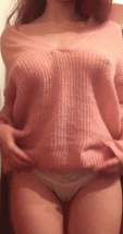 порно гиф самочка эротично подняла свитер и оголила прекрасные дойки